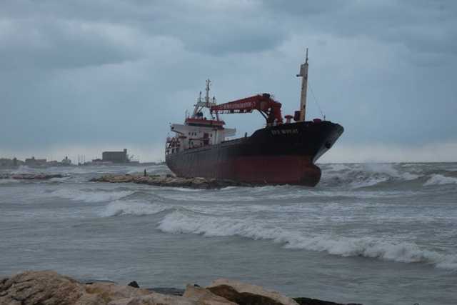 Bari, nave arenata: chiuso al traffico il lungomare di Pane e Pomodoro